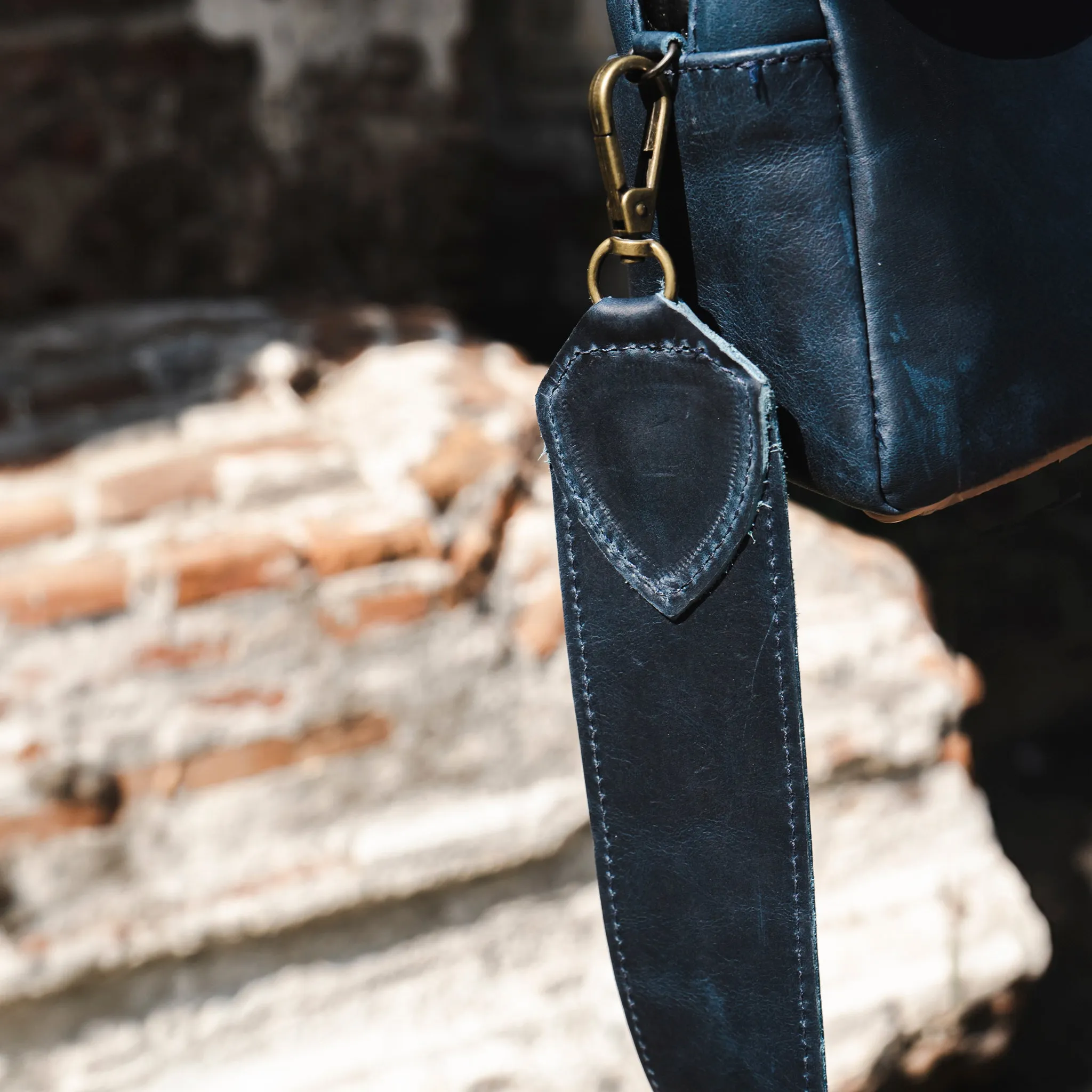 ADJUSTABLE WIDE STRAP - FULL LEATHER - NAVY