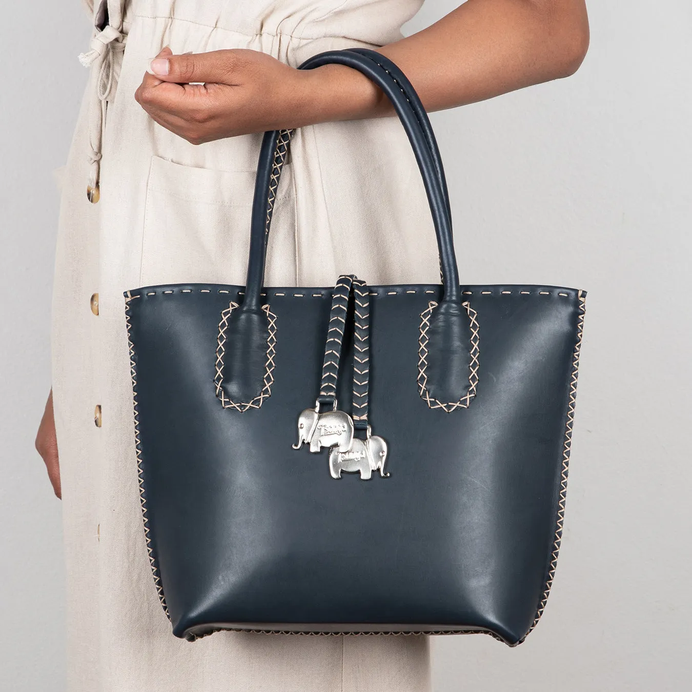 Azetha : Ladies Leather Shopper Handbag in Navy Relaxa