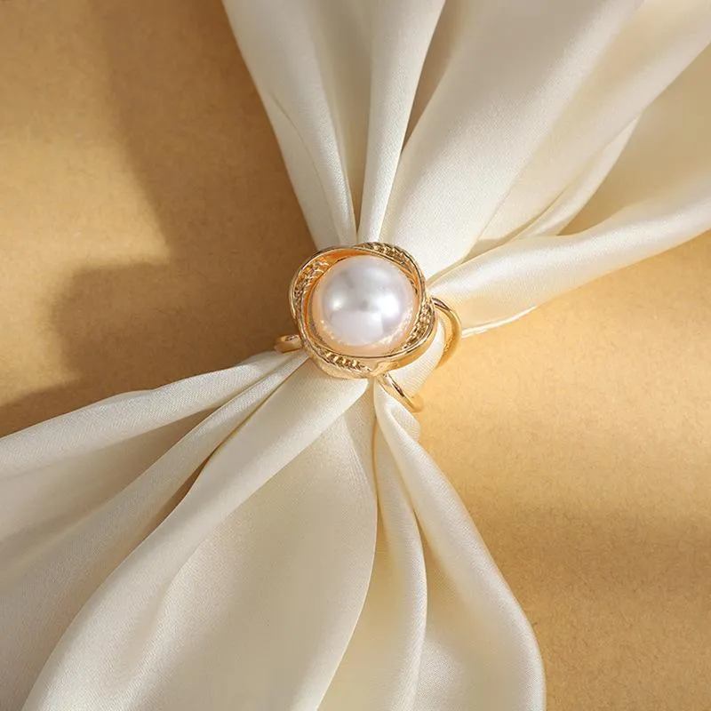 Creative trendy buckle for silk scarves