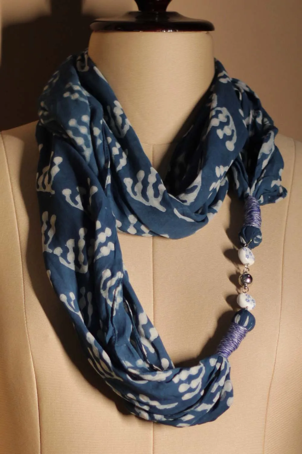Scarf with Magnets | Indigo